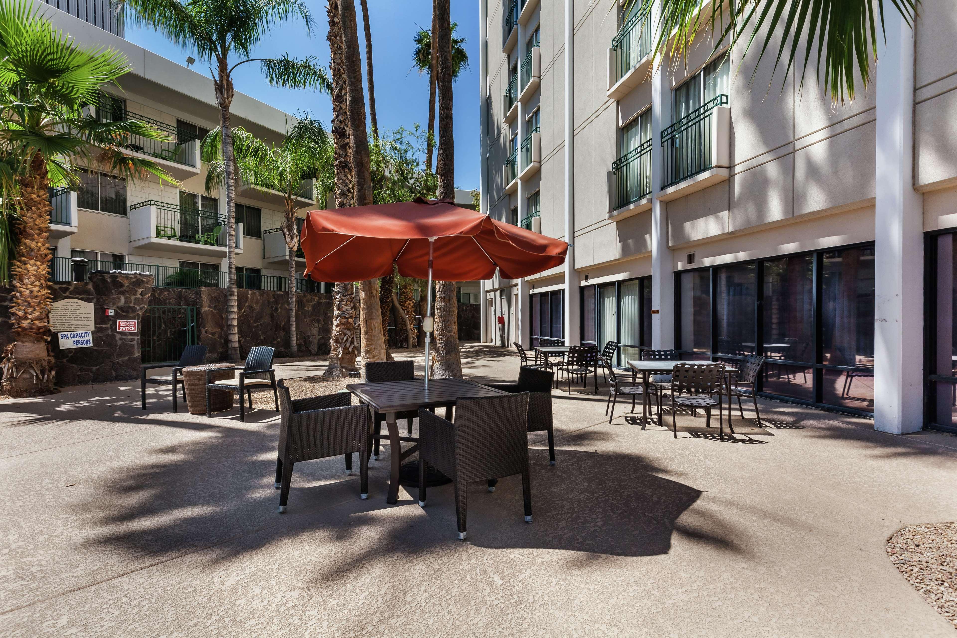 Hilton Garden Inn Phoenix Midtown Exterior photo